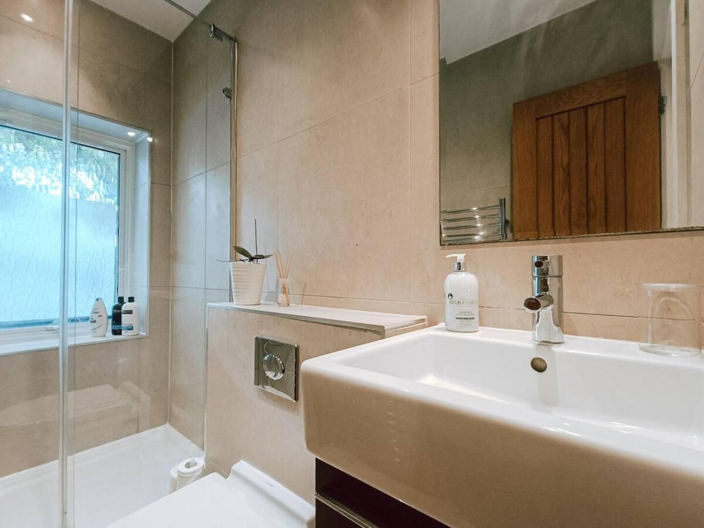 The Sandy Flat In Petersham * Strawberry Hill